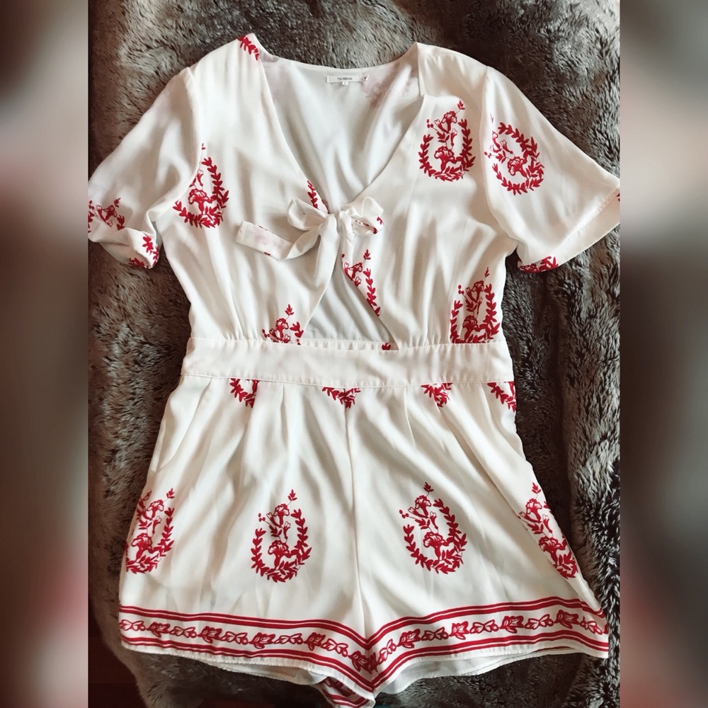Tula Rosa Romper Medallion - Picture 2 of 4